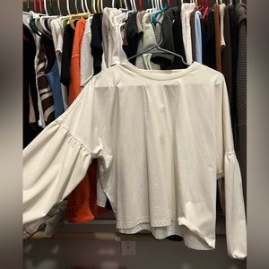 White T shirt, long balloon sleeve